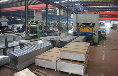 貨運鐵路隔聲屏障多少錢-質(zhì)量可靠-金標(biāo)聲屏障工廠